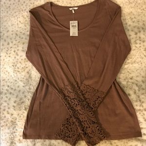 Long sleeve t with crochet cuffs